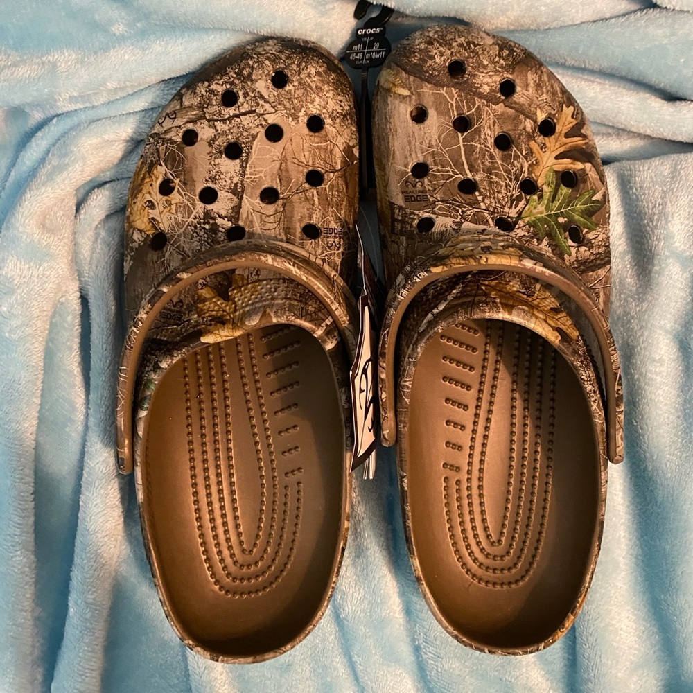NEW Mens Camo Crocs